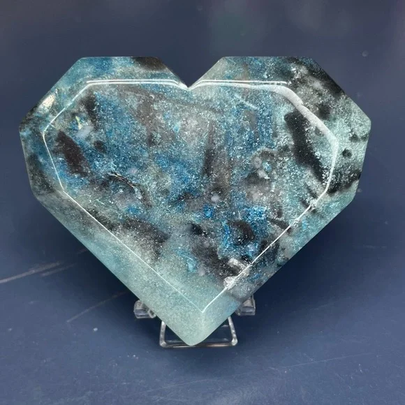 Trollite Crystal Angular Heart - Picture 5 of 8